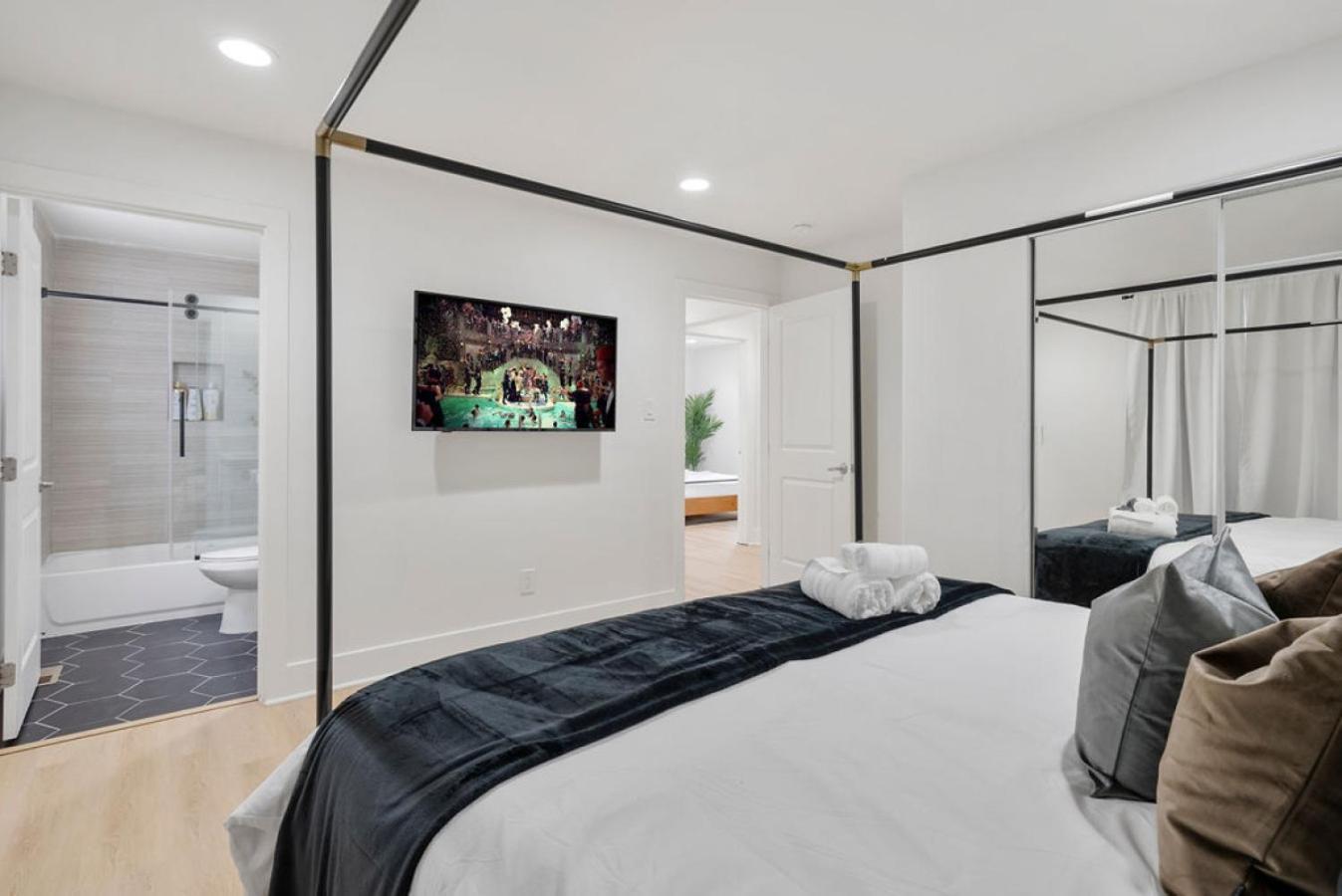 Holiday home Modern Elegance- Big Group - Games - Sleeps 10 Los Angeles