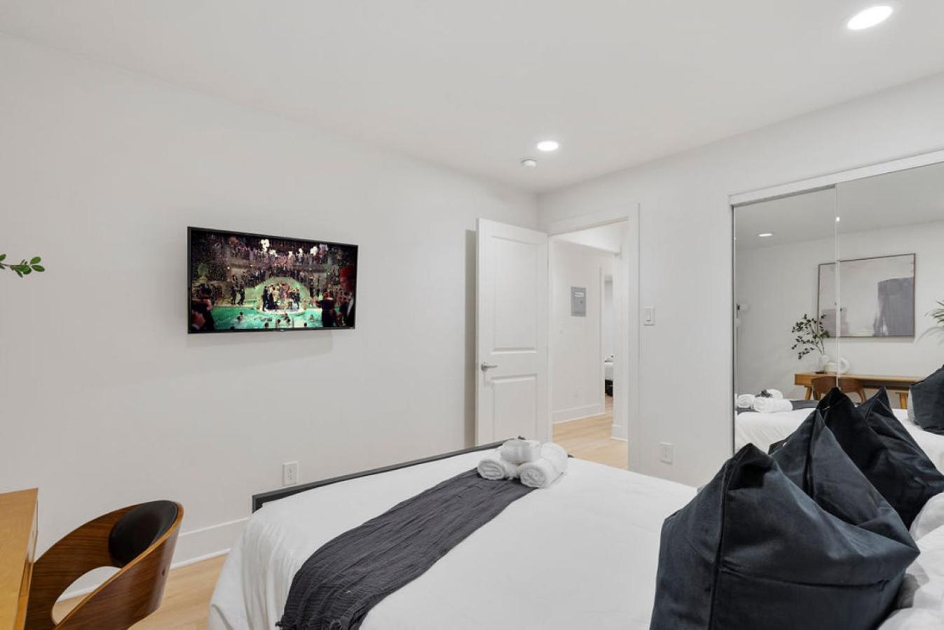 Modern Elegance- Big Group - Games - Sleeps 10 Holiday home