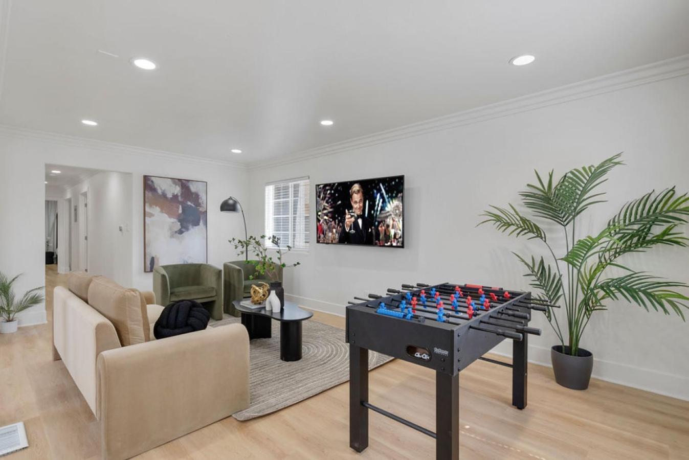 Modern Elegance- Big Group - Games - Sleeps 10 *