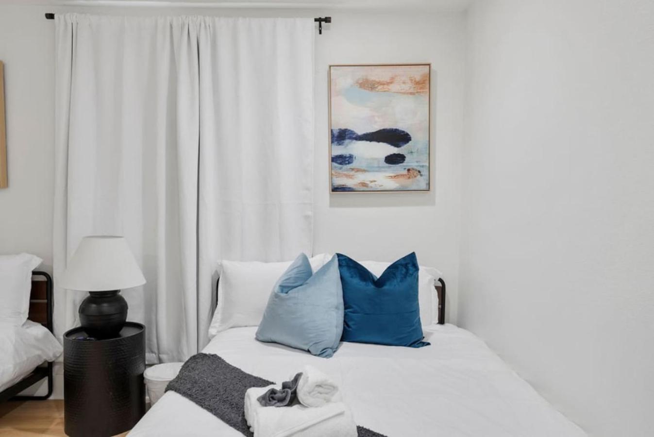 Modern Elegance- Big Group - Games - Sleeps 10 Holiday home