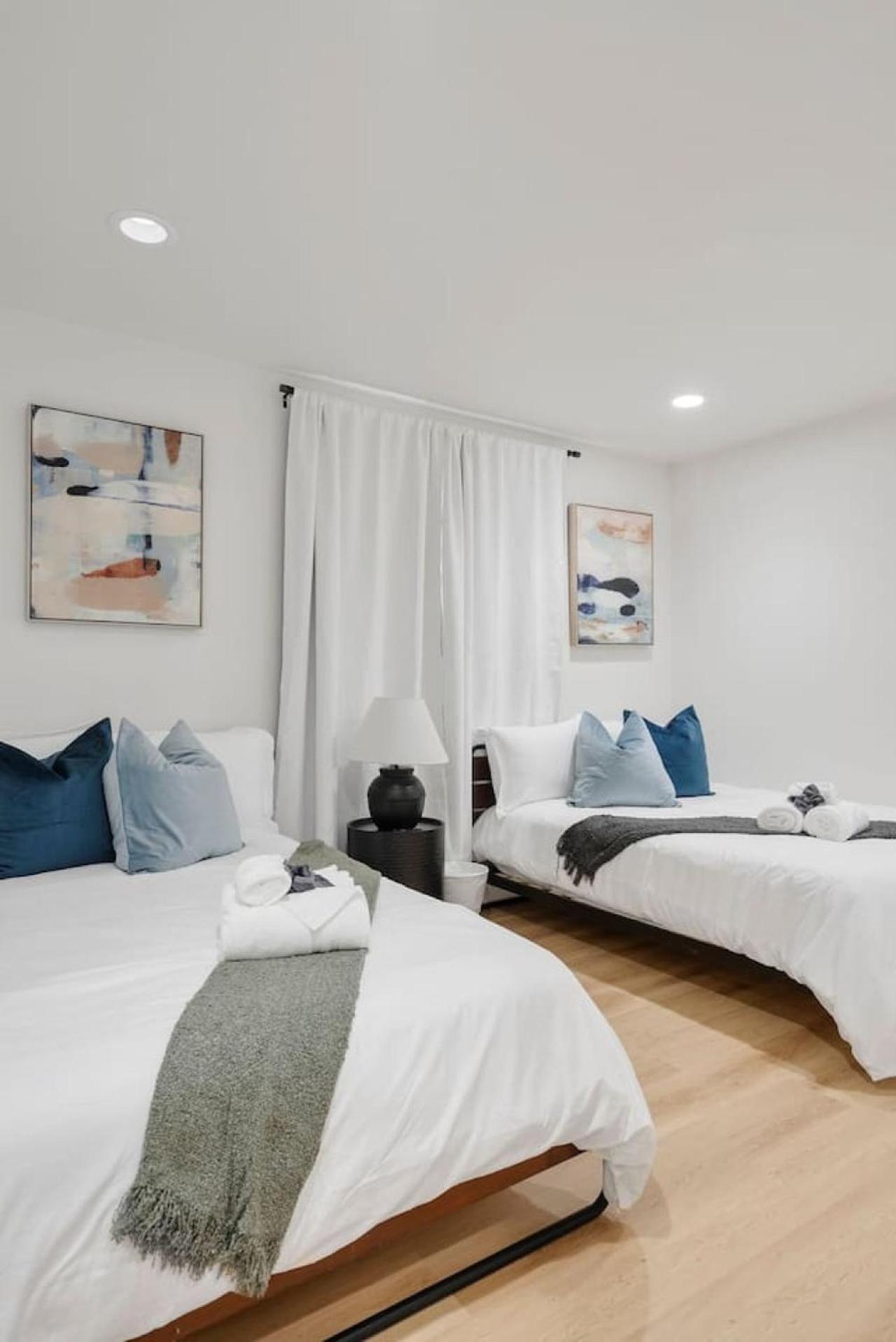 Holiday home Modern Elegance- Big Group - Games - Sleeps 10 Los Angeles