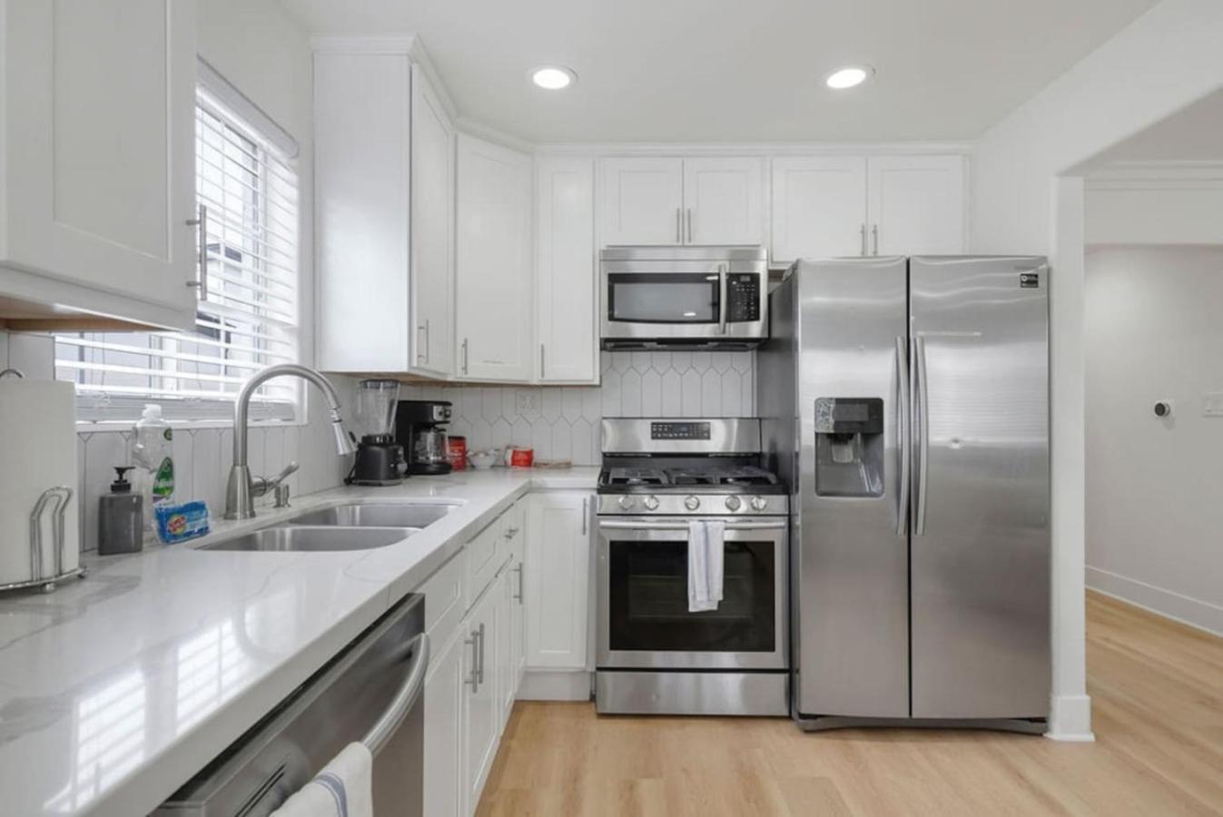 Modern Elegance- Big Group - Games - Sleeps 10 *