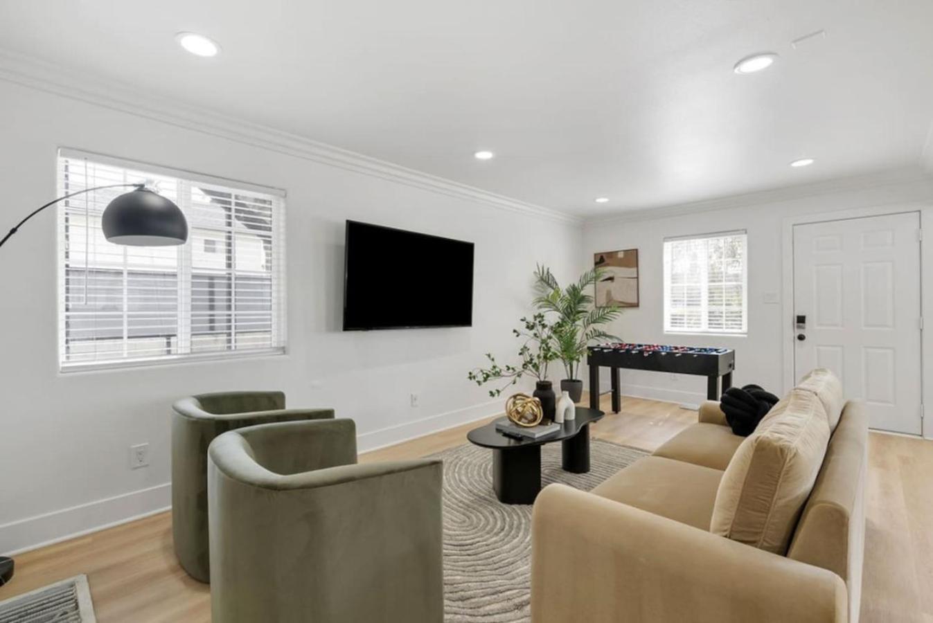 Modern Elegance- Big Group - Games - Sleeps 10 Holiday home