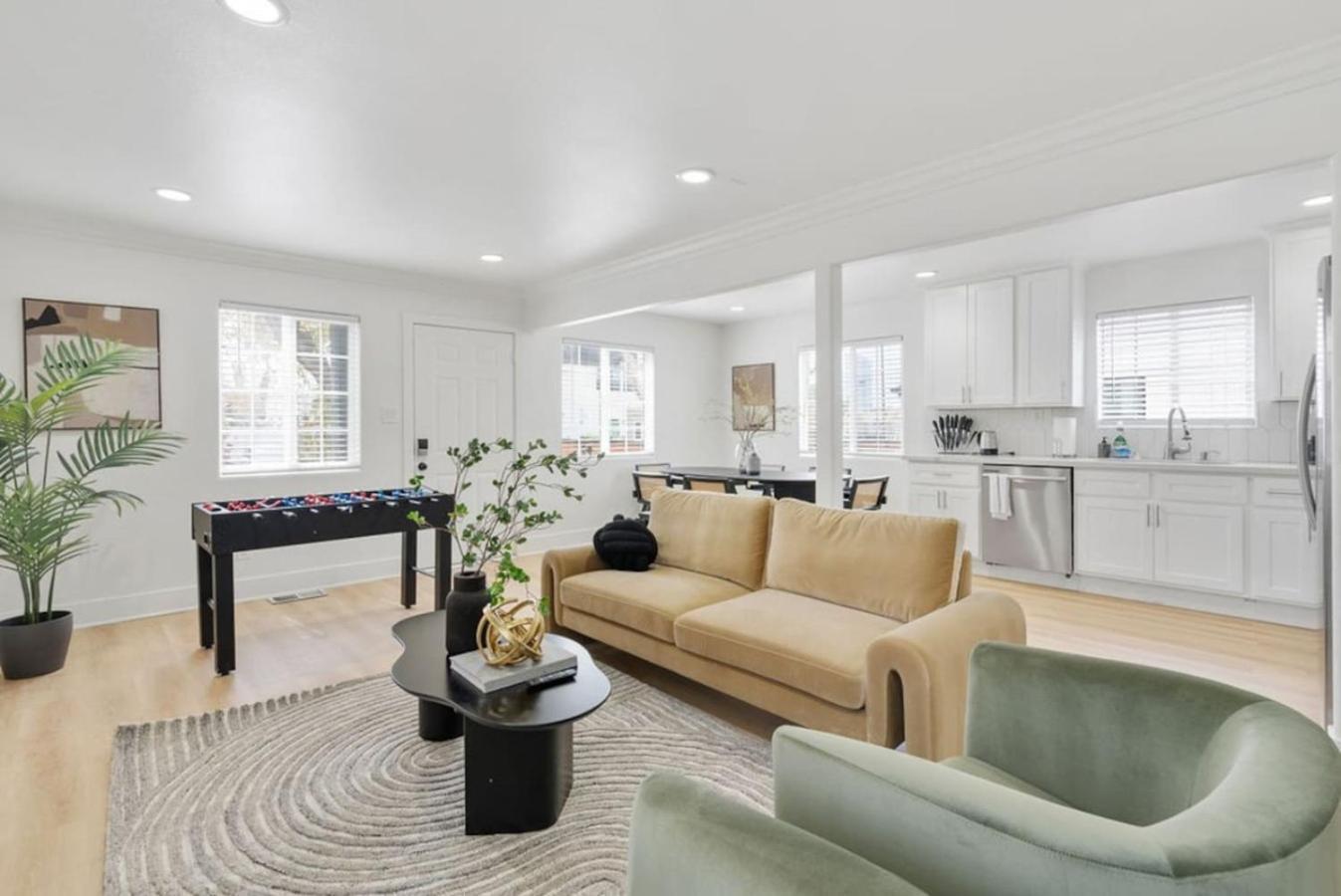 Modern Elegance- Big Group - Games - Sleeps 10 Holiday home Los Angeles